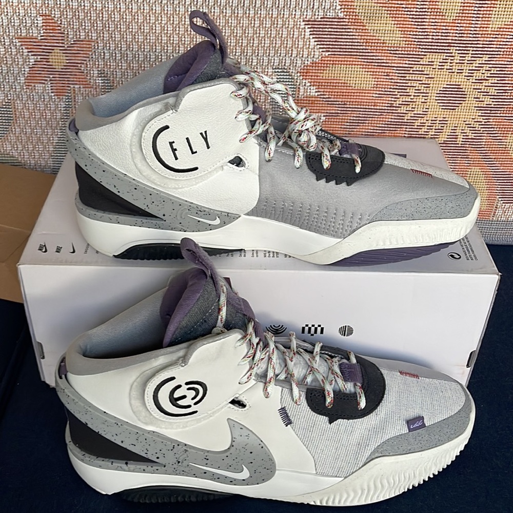 Nike Air Deldon "Together 
We Fly" Men’s
Basketball Shoe
Summit White/Pale Ivory - Picture 3 of 16